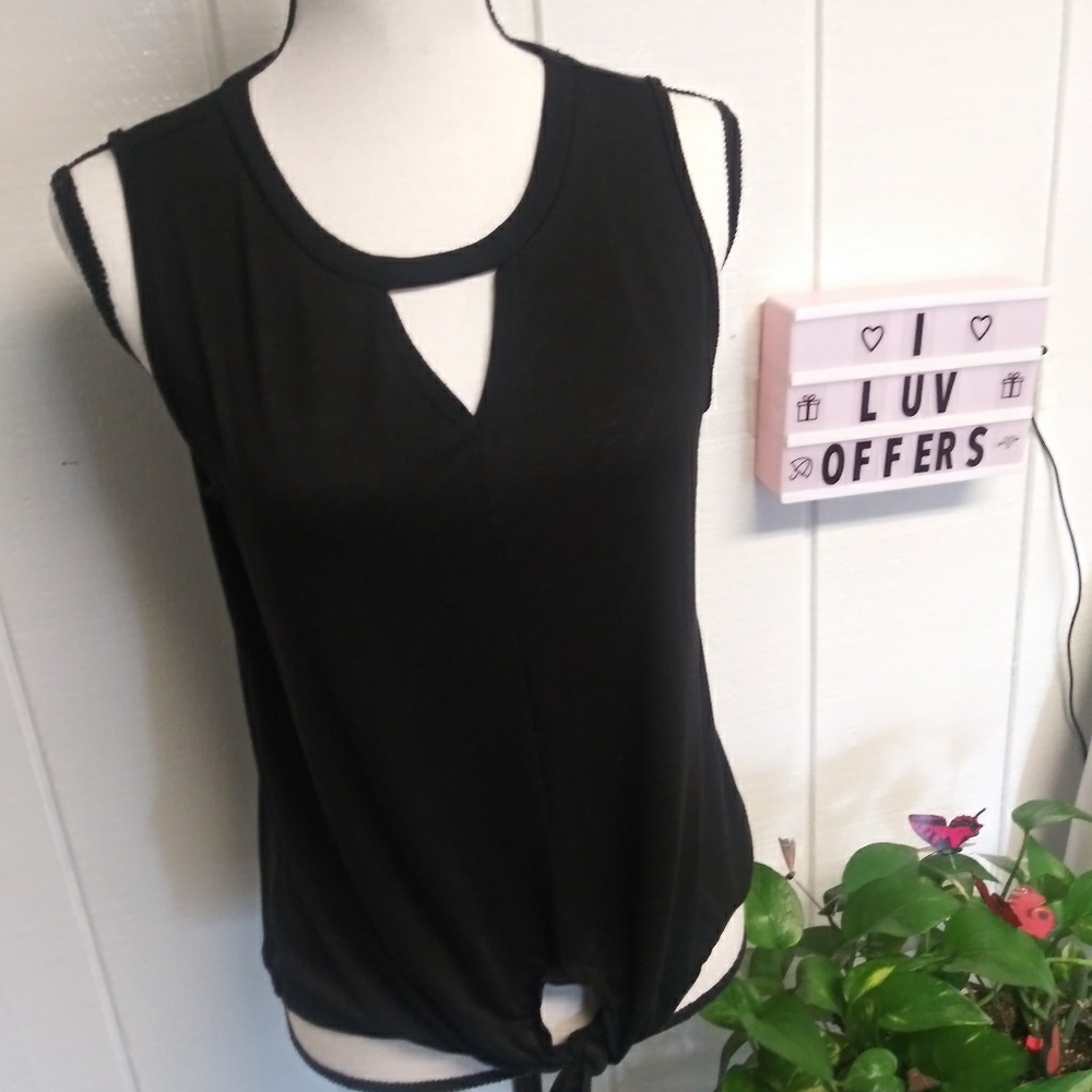 Key Hole Tank Top